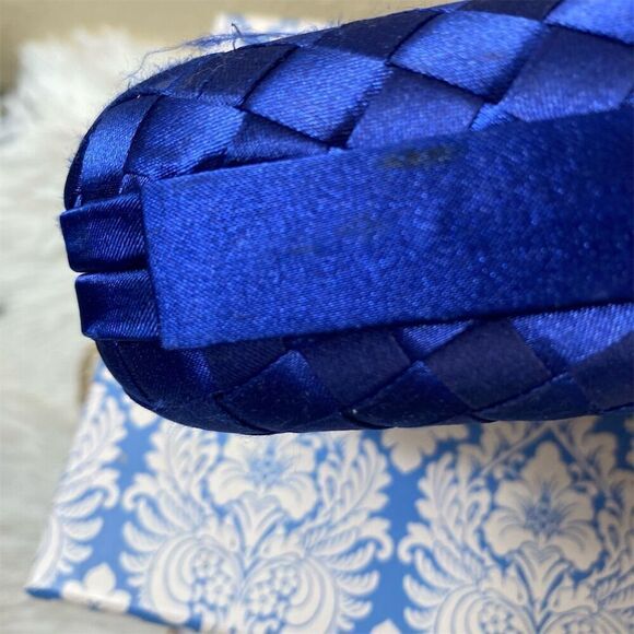 Urban Expressions Blue Woven Clutch Handbag with Gold Chain Strap - Picture 13 of 14